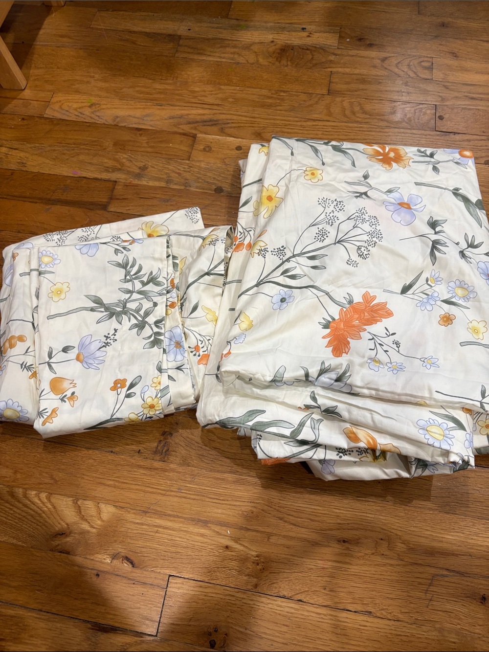 Floral cooling king size duvet cover has zipper & two X-Large king pillow cases